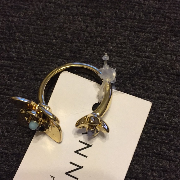 Open ring floral goldtone - Picture 3 of 3